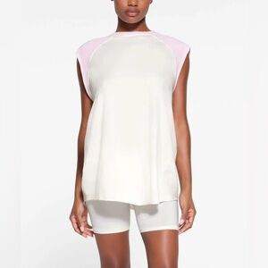 SKIMS Boyfriend Raglan Muscle Tank; Color:Marble Cherry
Blossom Multi;Size:Small